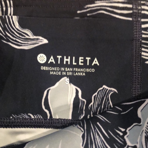 Athleta Navy Floral Sonic Capri Leggings small - Picture 2 of 7